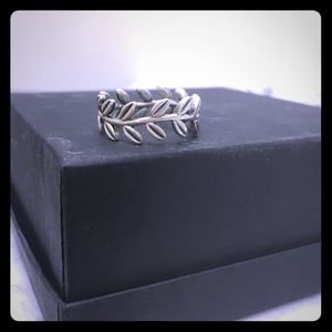Pandora Laurel Wreath ring